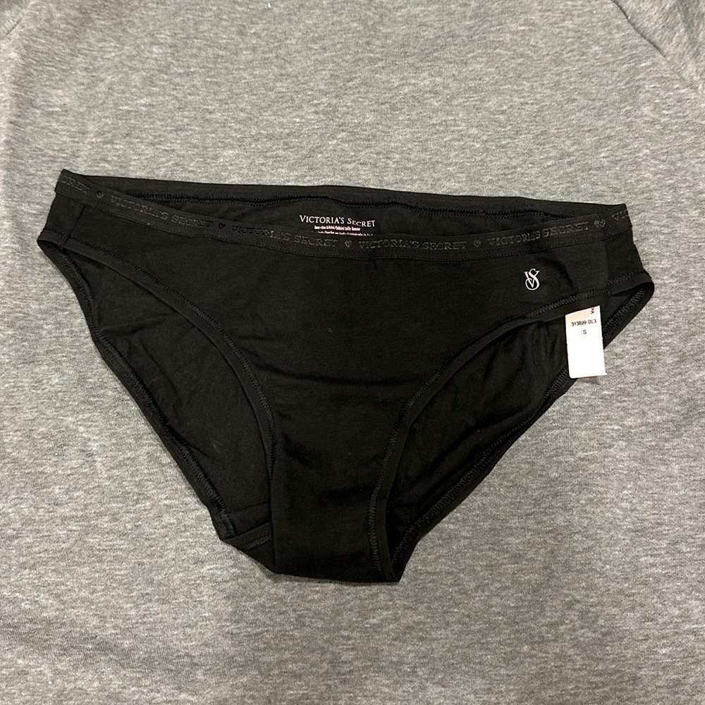 NWT Victoria’s Secret Low-Rise Bikini Panty Size Small